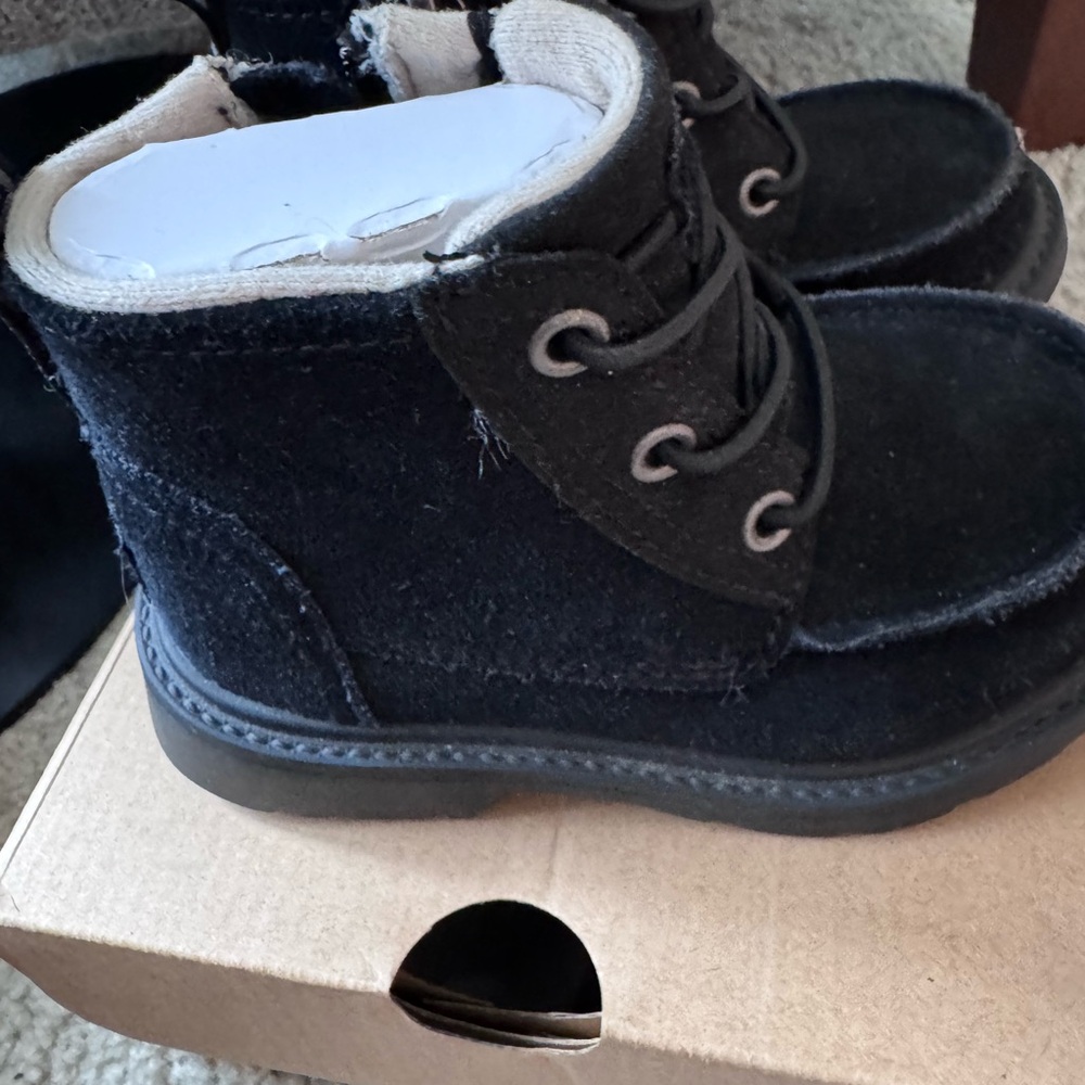 UGG Chelham Weather Black (Size 8) original box